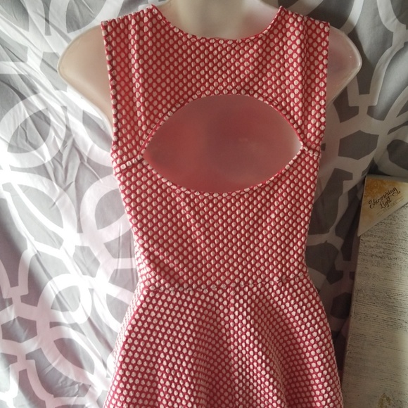 💚RED AND WHITE POCKA DOTS - Picture 4 of 5